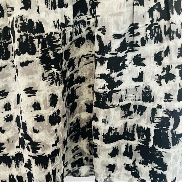 BCBGMAXAZRIA Sleeveless V-Neck Blouse Black Gray Abstract Print Silk Size XS - Picture 4 of 9
